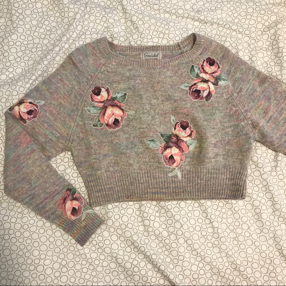 Gray cropped flower sweater